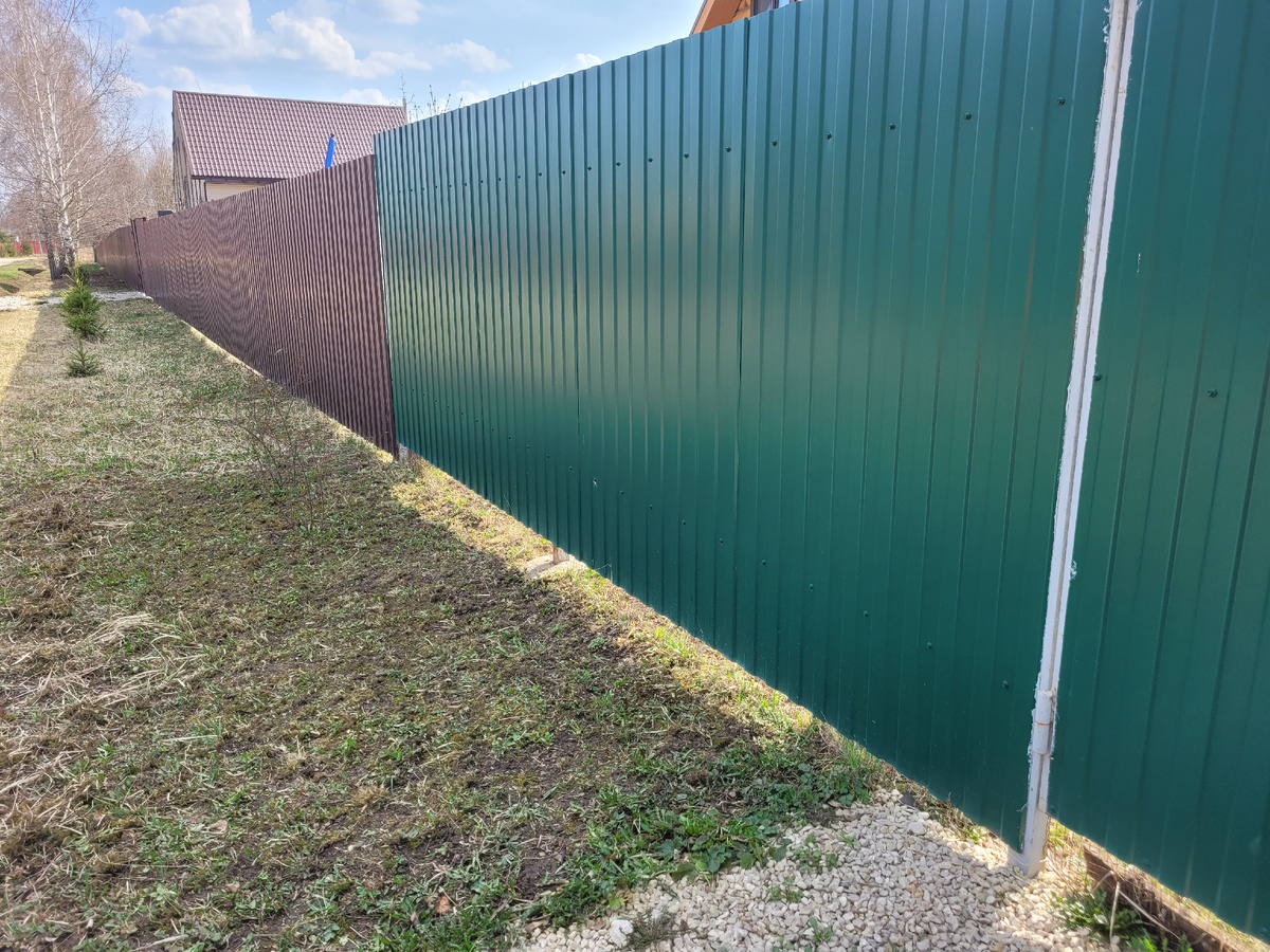 Розы не видно. С другой стороны сфотографирую