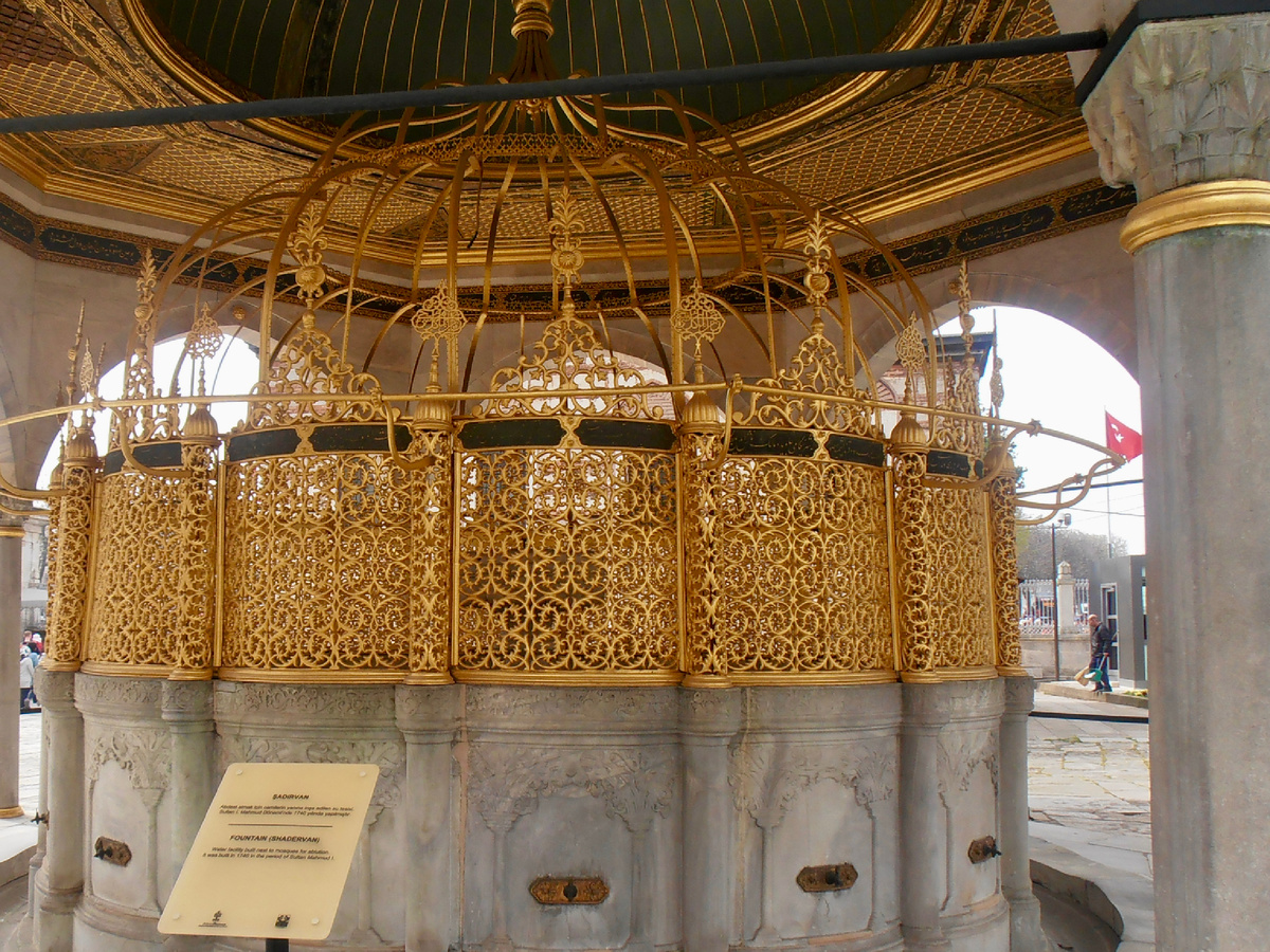 Необычный фонтан