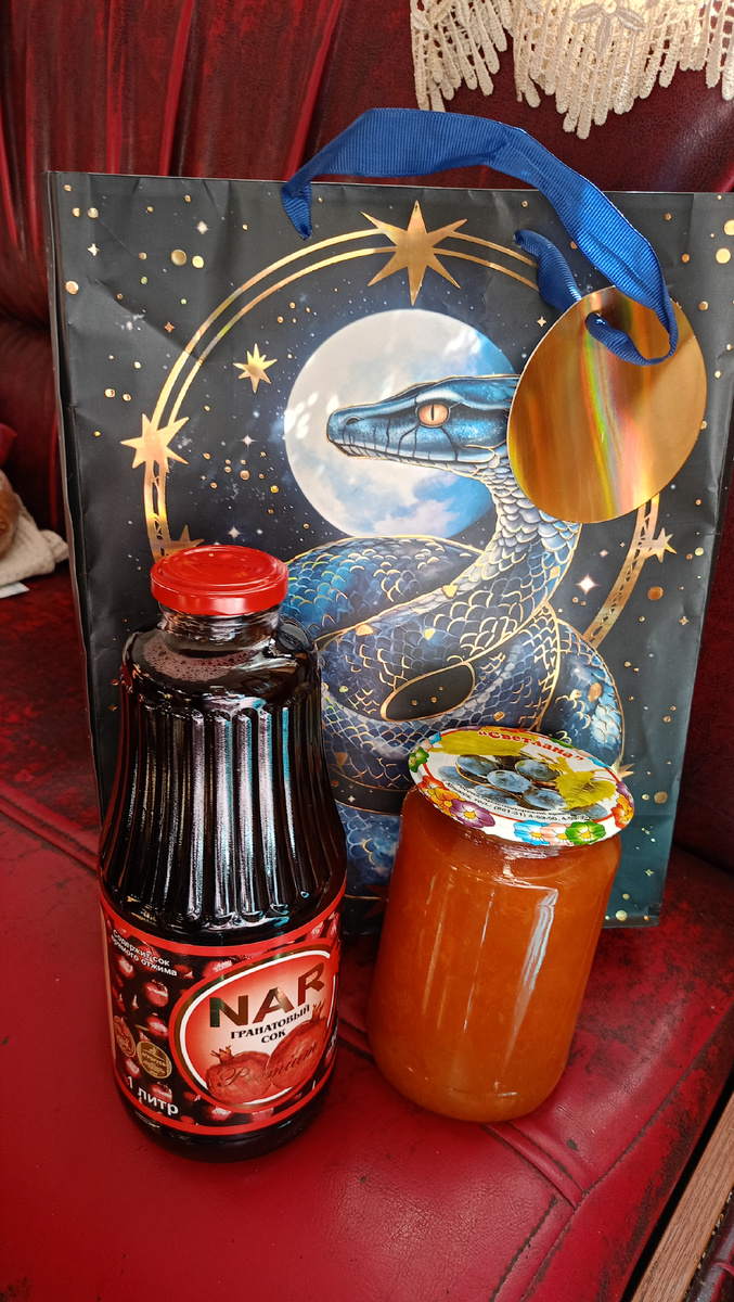 Абрикосовое домашнее варенье и домашнее вино😄Варенье очень вкусное! Вино оценили подружки мои - очень похвалили