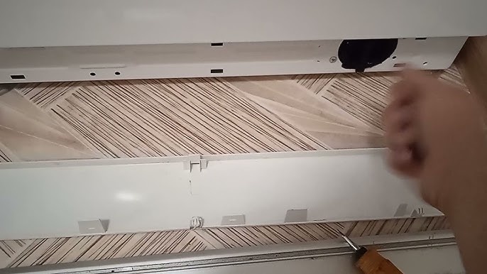 Фильт спрятан под платиковой панелью