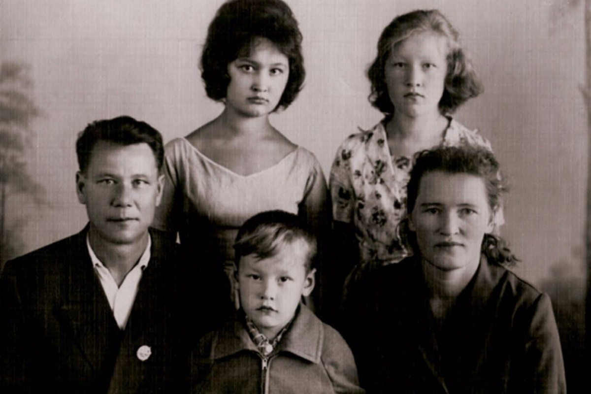 Юный Сергей Собянин с семьёй