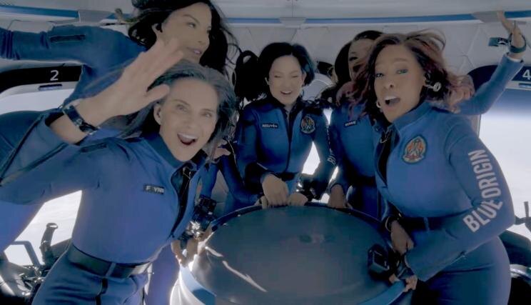 Недалёкая Перри пообещала перед полетом, что женщины «надерут задницу астронавтам», а вместо этого стала посмешищем.. 