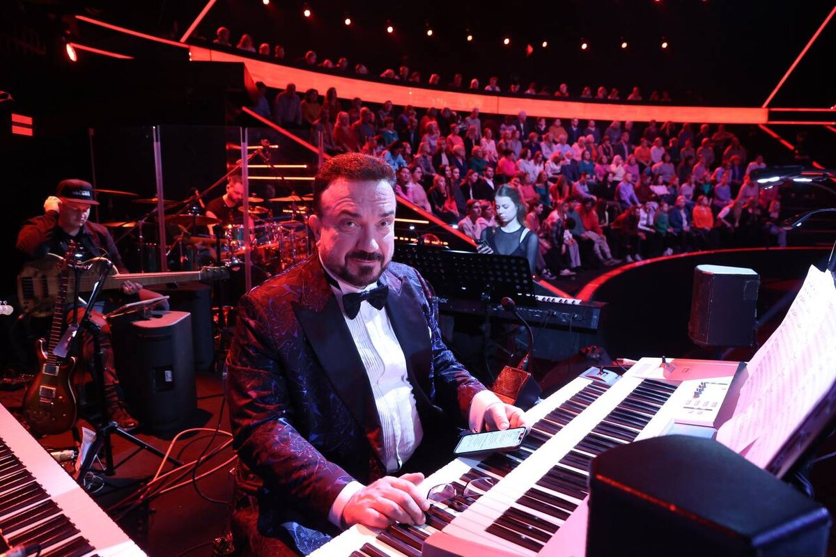 Кадр из шоу "Голос", Первый канал, полуфинал. Тринадцатый сезон, двенадцатый выпуск, 18 апреля 2025 года