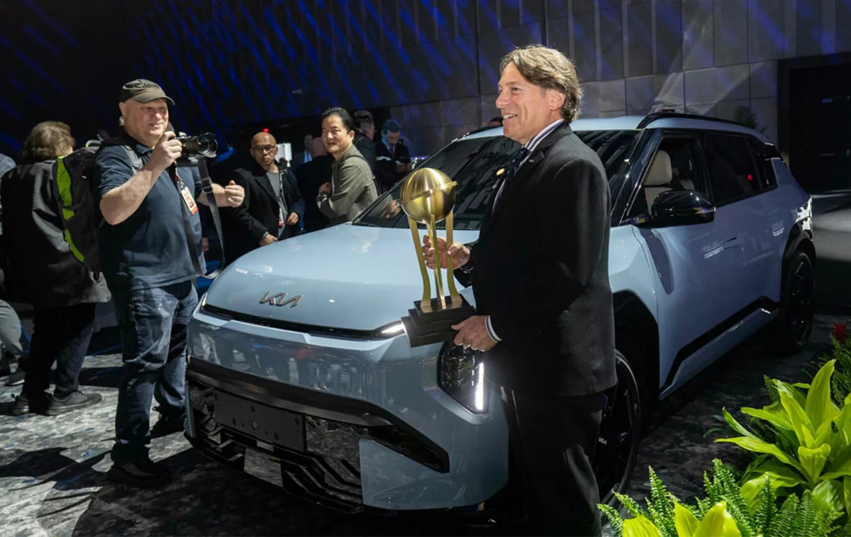 Вручение награды победителю