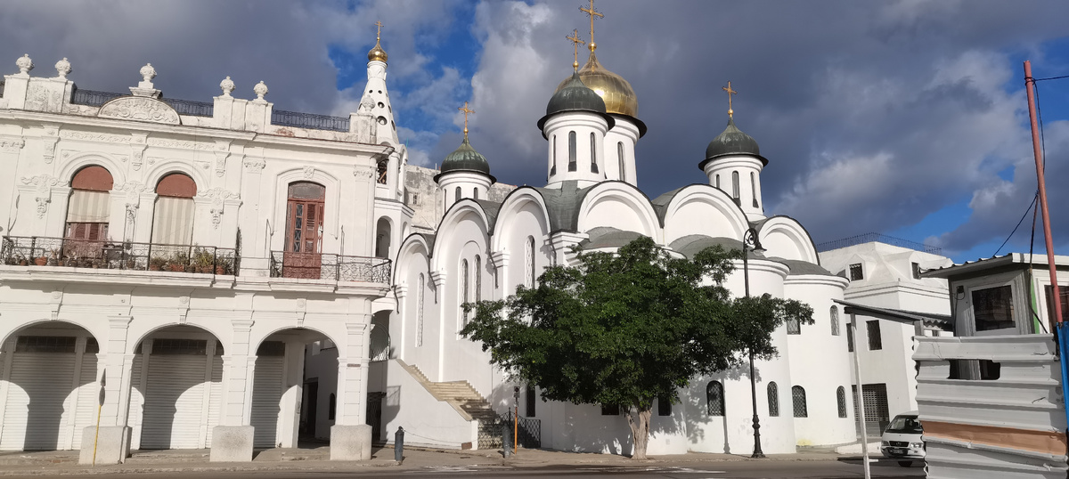  Храм Казанской иконы Божией Матери в Гаване — первый храм Русской православной церкви в Карибском бассейне и один из самых больших храмов РПЦ в Америке. Его строительство осуществлялось при личном участии лидера Кубинской революции Фиделя Кастро. 