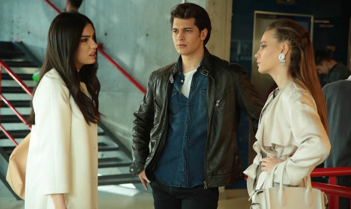 кадр из сериала "Прилив"