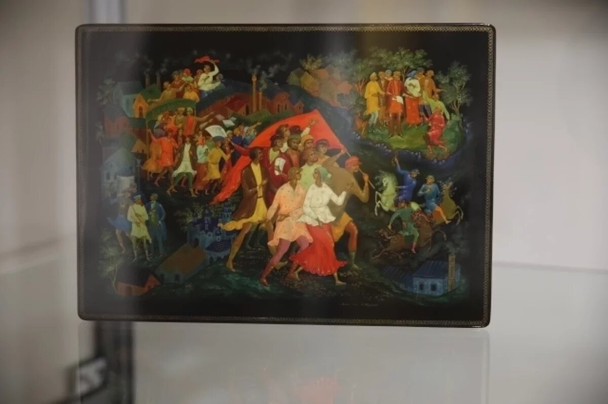    В Туле работает выставка лаковой миниатюры