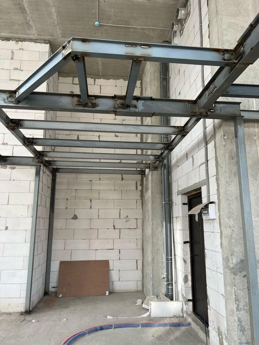 Дефицит места для коммуникаций и внизу и вверху