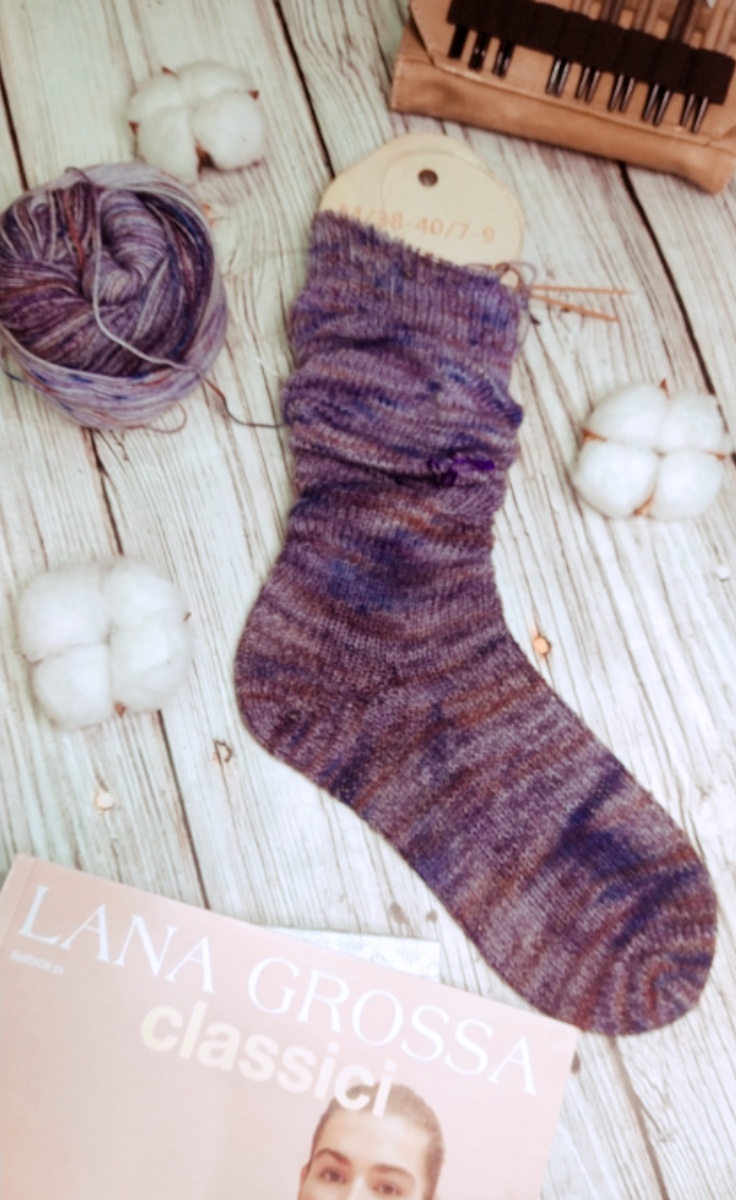 Или вот такие, уже почти тоже довязала второй носок