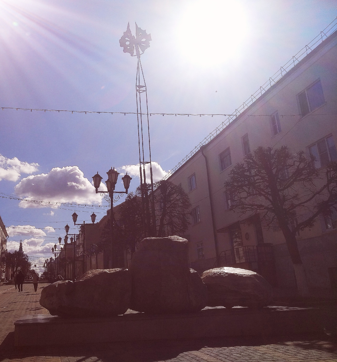 Бульвар купца Ефремова. Камень "Таганаит"