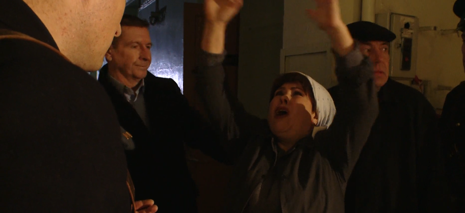 Уборщика с истошным воплем мчалась по коридору. 