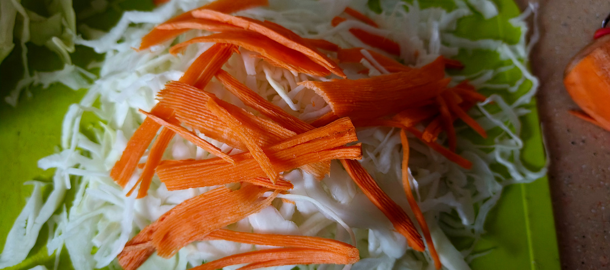 Морковь тоже соломкой 