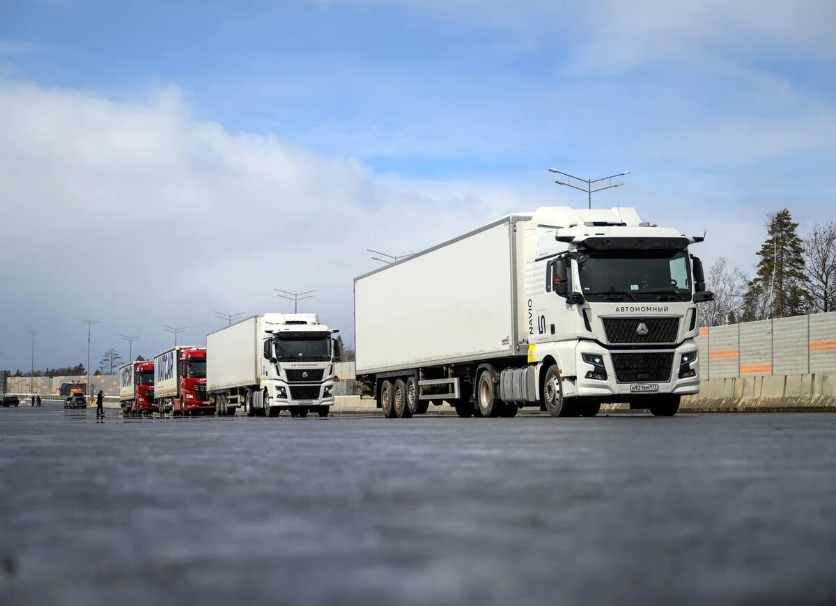 Первые беспилотные грузовики на ЦКАД. Источник: Минтранс России