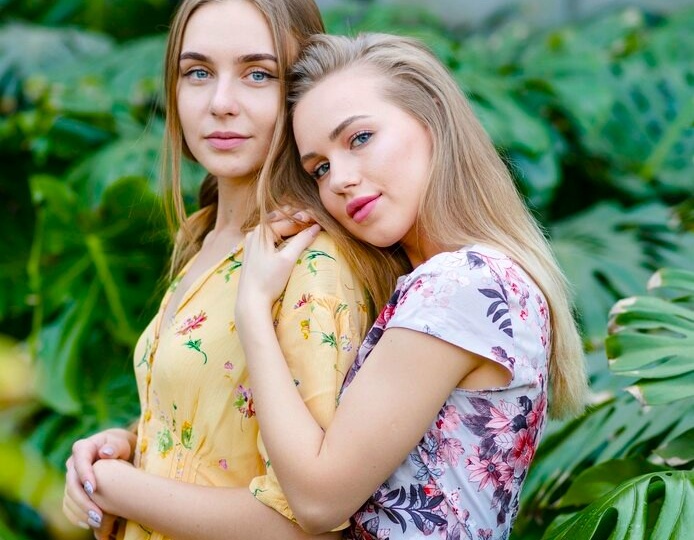 Родные сестрёнки