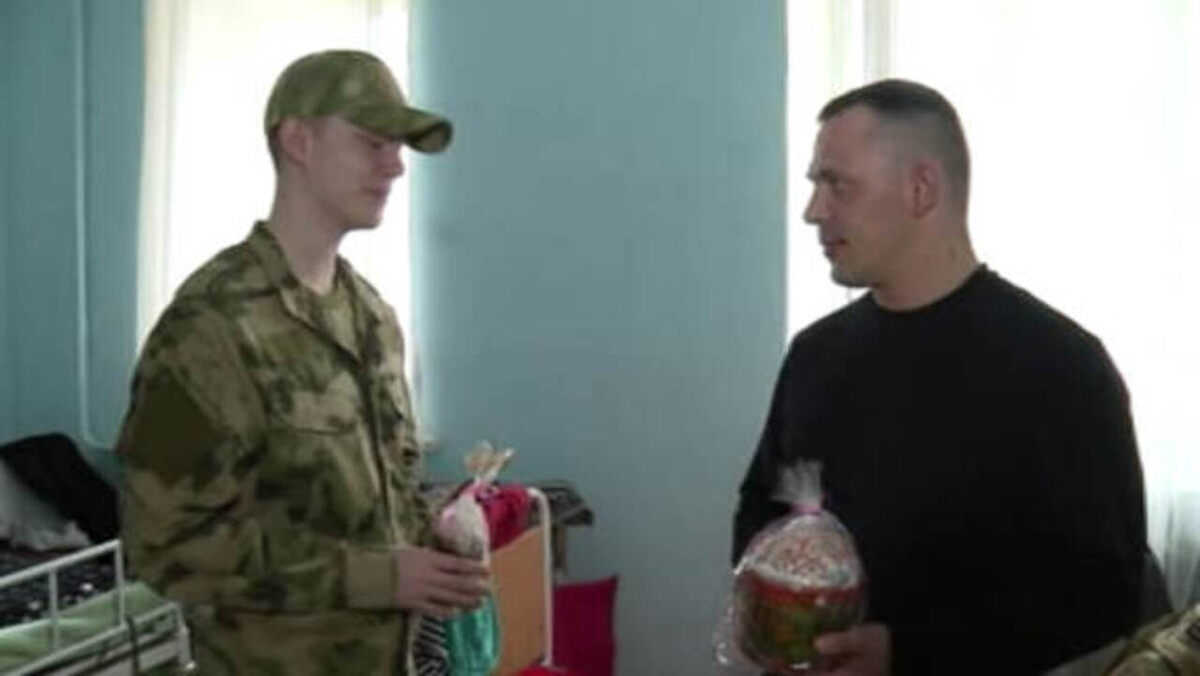    Пасхальные куличи раненым бойцам доставила команда сенатора от Курской области Алексея Кодратьева