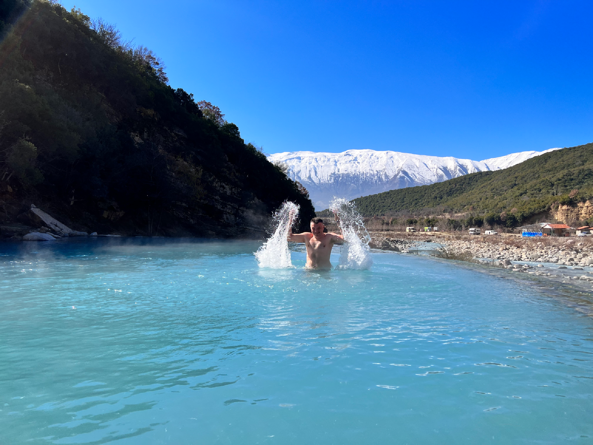 Бесплатные "дикие" горячие источники Benje в горах Албании
