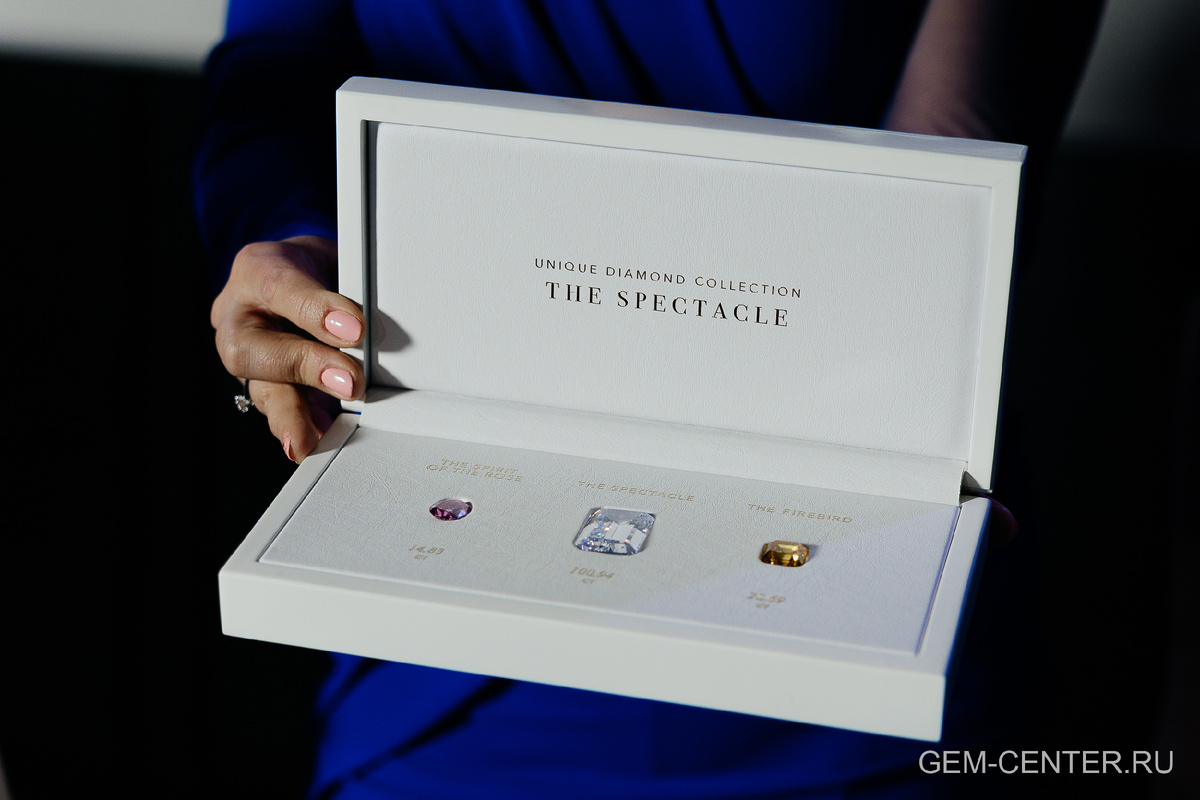 Копии трёх уникальных бриллиантов: «Призрак розы», «Спектакль» и «Жар-птица»