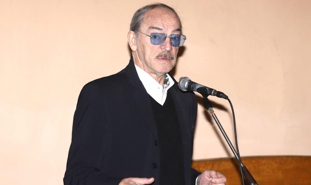     Михаил Боярский оказался в больнице из-за падения на спектакле в Санкт-Петербурге