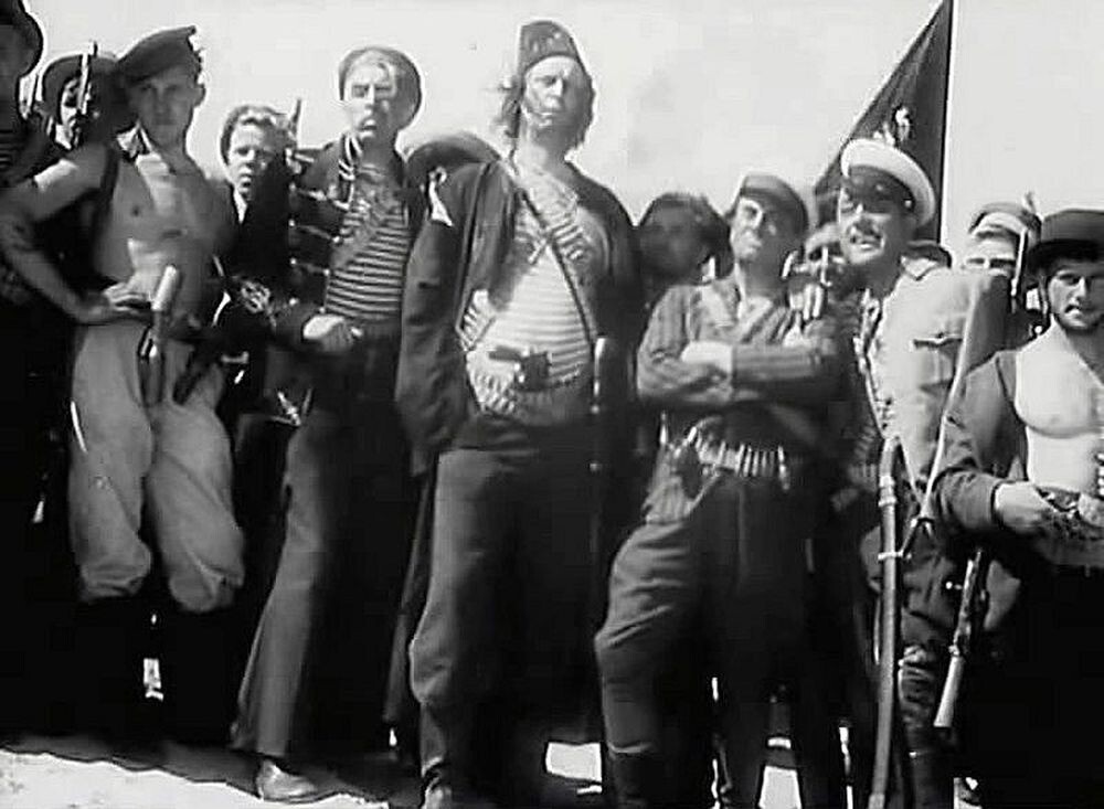 Кадр из фильма "Оптимистическая трагедия"