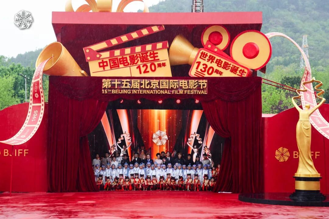 Начало мероприятия (в статье фотографии из открытых источников и мои скриншоты)