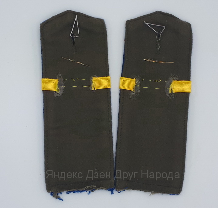 Двусторонние нашивные шинельные погоны ефрейтора войск КГБ обр. 1958 г. Обратная сторона. Фото автора