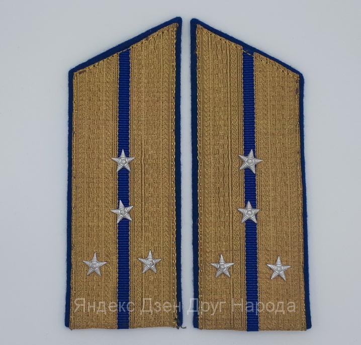 Нашивные парадные погоны капитана КГБ обр. 1958 г. Фото автора