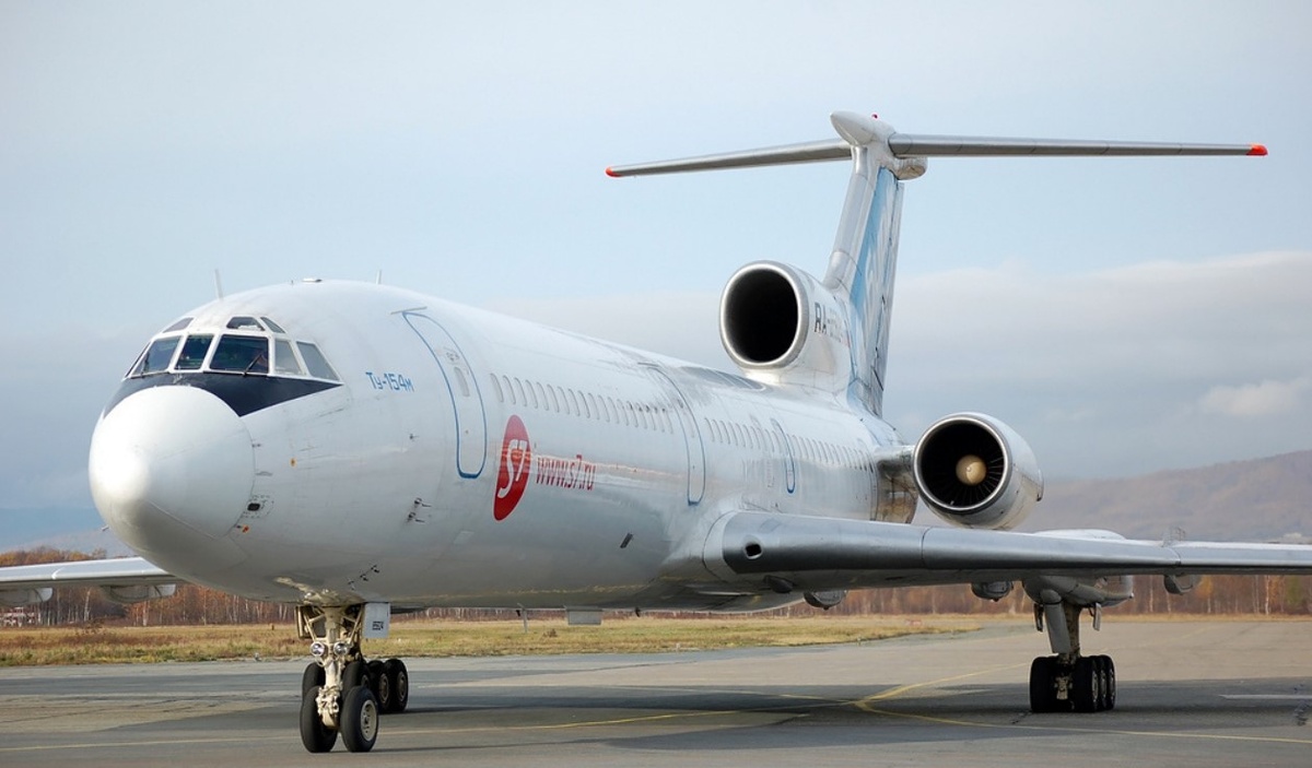 В Ту-154 наиболее полно реализовались новейшие достежения авиационной науки, самолет отвечал требованиям эксплуатации в расчете на 70-80-е годы, а по конструкторскому рещению планера и его систем являлся самым передовым.