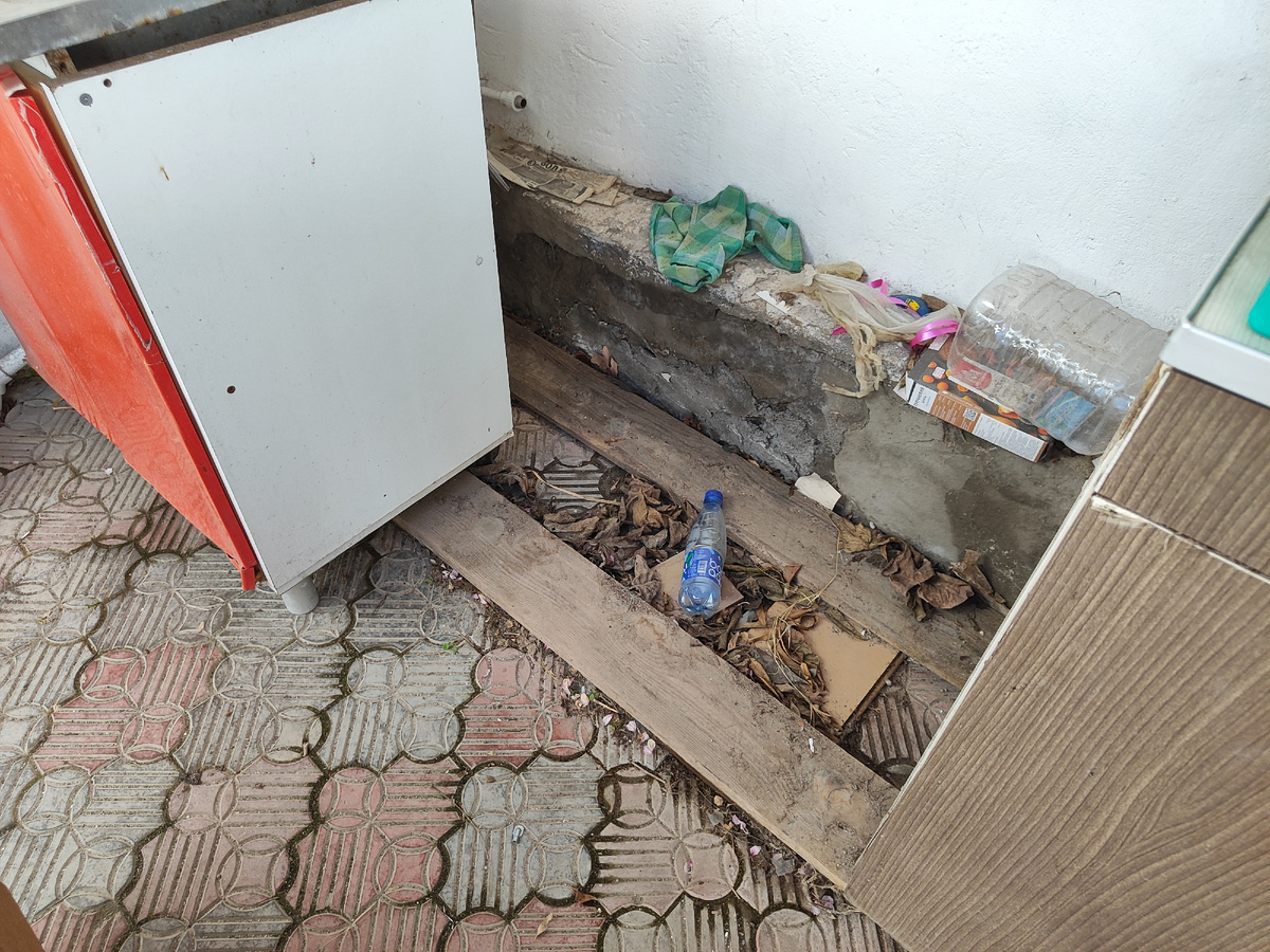 отодвигаем....сюрприз