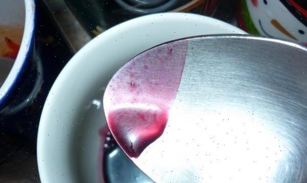 Тот самый свекольный сок, который и подарит нам желанный розовый цвет.