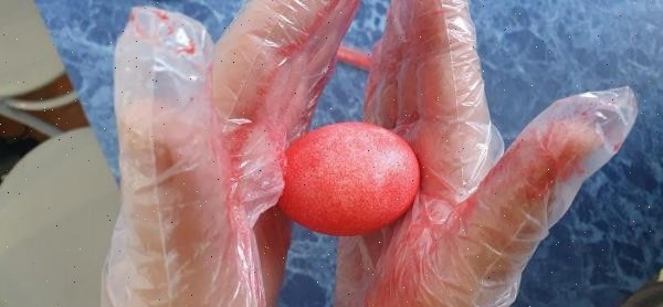 Все манипуляции советую делать в перчатках, если не хотите потом мучиться, оттирая руки от свеклы. Если что, у меня есть лайфхак на эту тему - собираюсь поделиться в следующей статье.