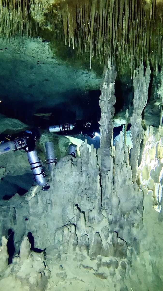 Пещерная система Лос Голонрилос