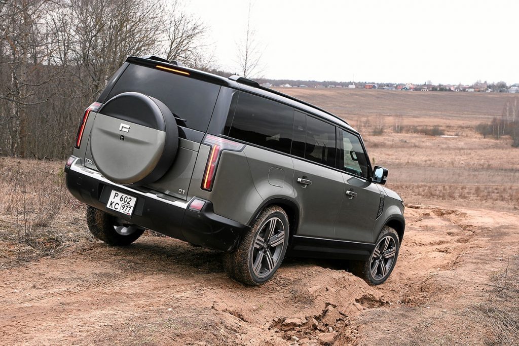 Несущий стальной кузов обшит алюминиевыми листами и водружен на алюминиевое шасси. Контакт между двумя металлами может вызвать коррозию.