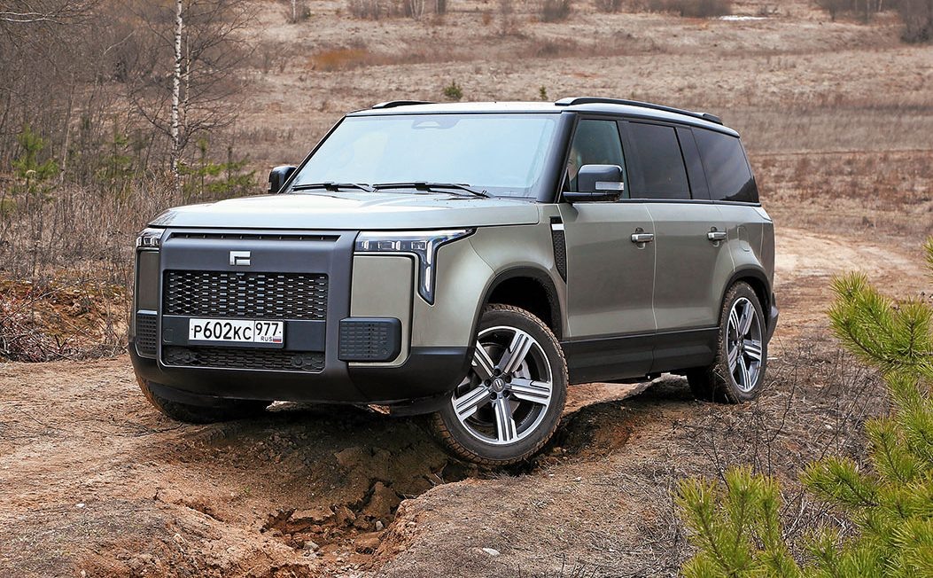 Даже на шинах посадочным диаметром 21 дюйм у машины впечатляющая плавность хода.