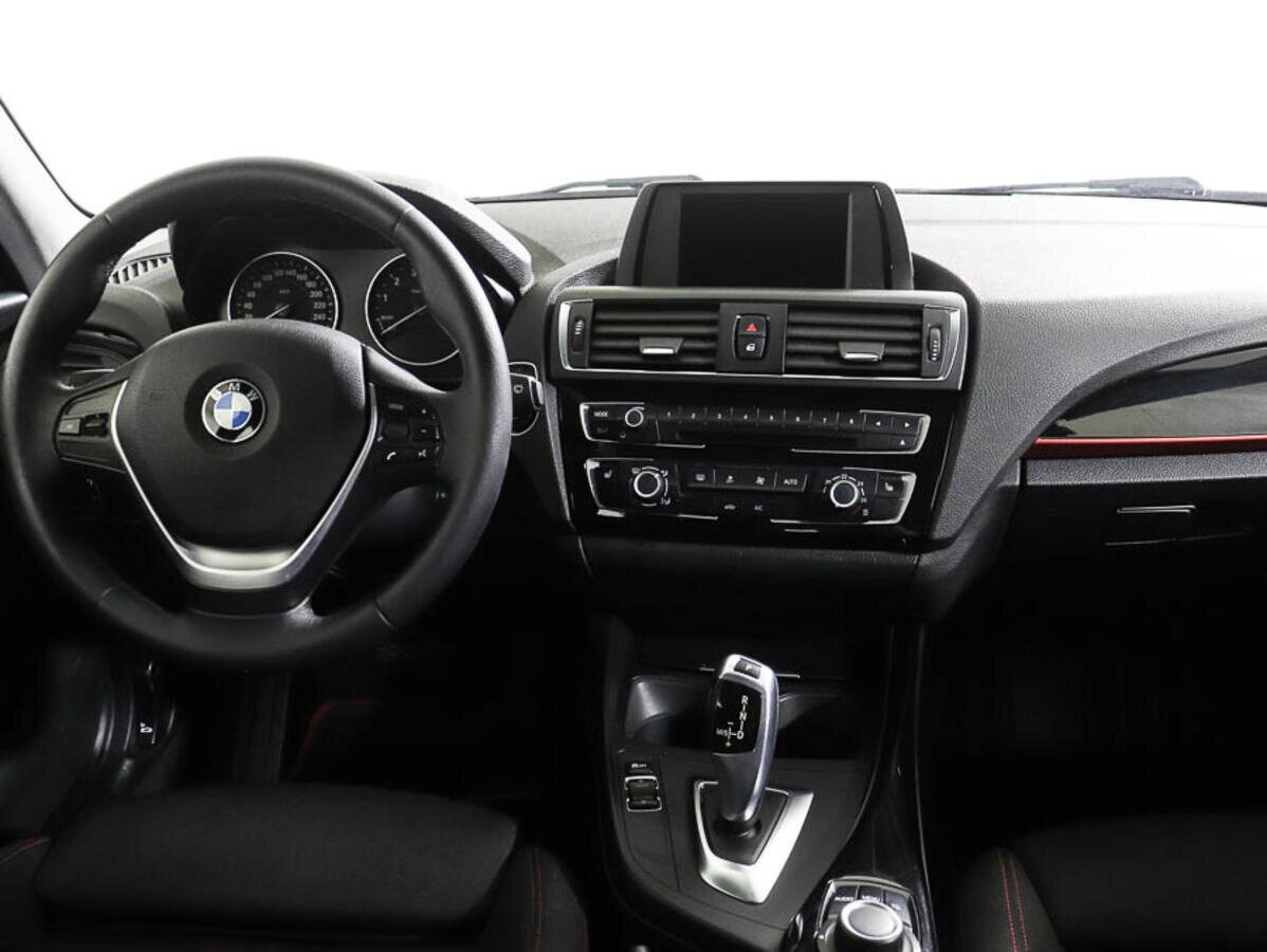 BMW 1 серии F20/F21 рестайлинг (2015–2017) интерьер
