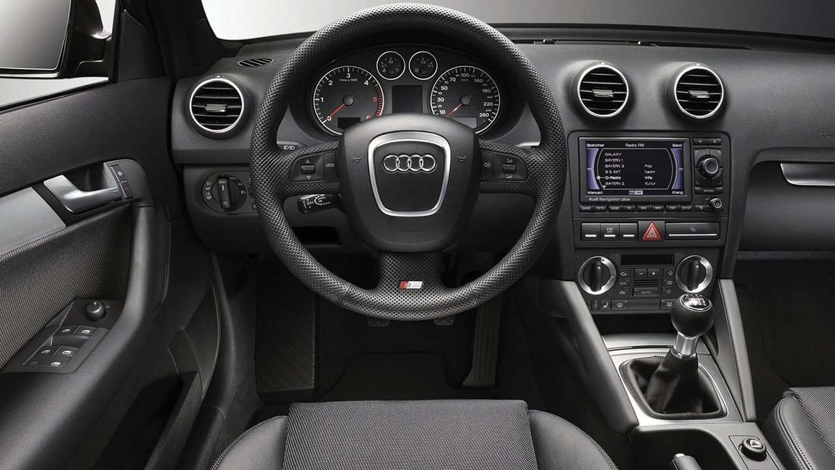 Audi A3 (8P/8PA, второй рестайлинг 2008–2013) интерьер