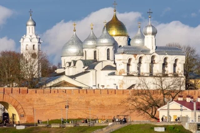    Что нужно говорить при входе в православный храм и при выходе?