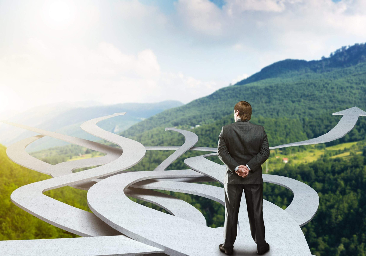 Кто помогает выбрать нужный путь? (Фото: vanguardbusinesseducation.edu.au).