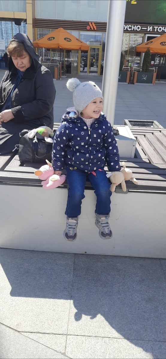 Бабушка и Алиса.