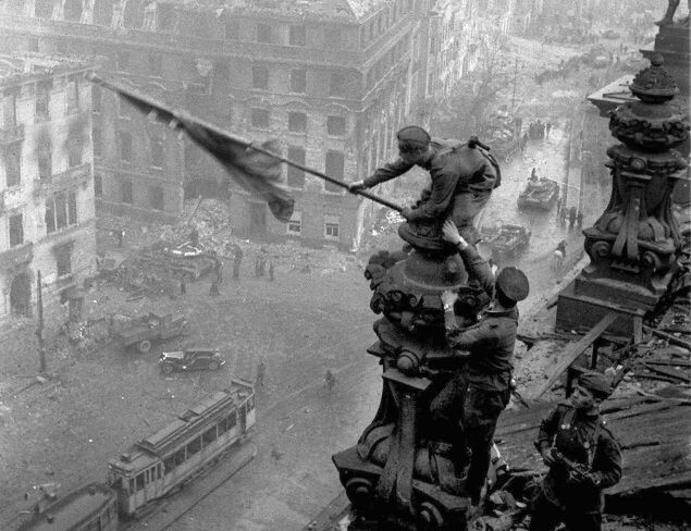    Знамя Победы над Рейхстагом