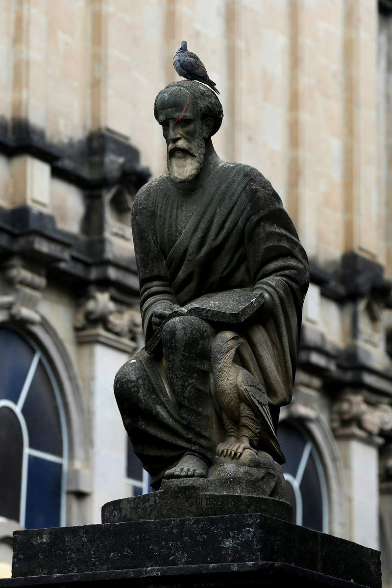 "Снова унылой квартиры Кубрик, тянут к земле моих ошибок гири"(с) Фото: Unsplash