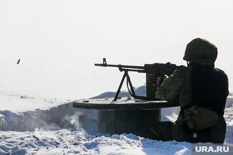 Боец не позволил противнику зайти во фланг штурмовой группы
Фото: Денис Моргунов © URA.RU