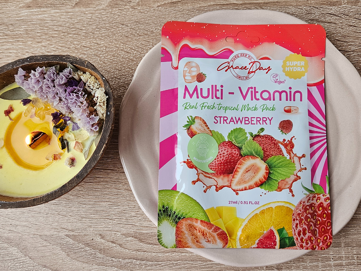 Grace Day Multi-Vitamin Strawberry Mask Pack
