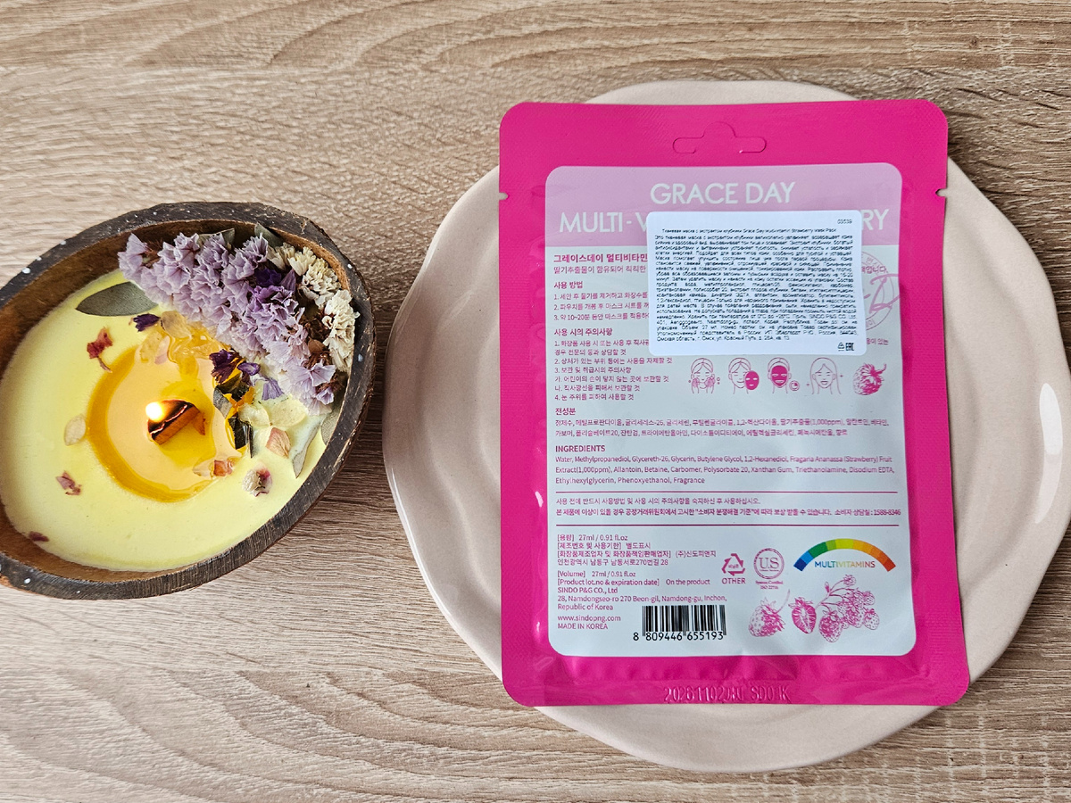 Grace Day Multi-Vitamin Strawberry Mask Pack