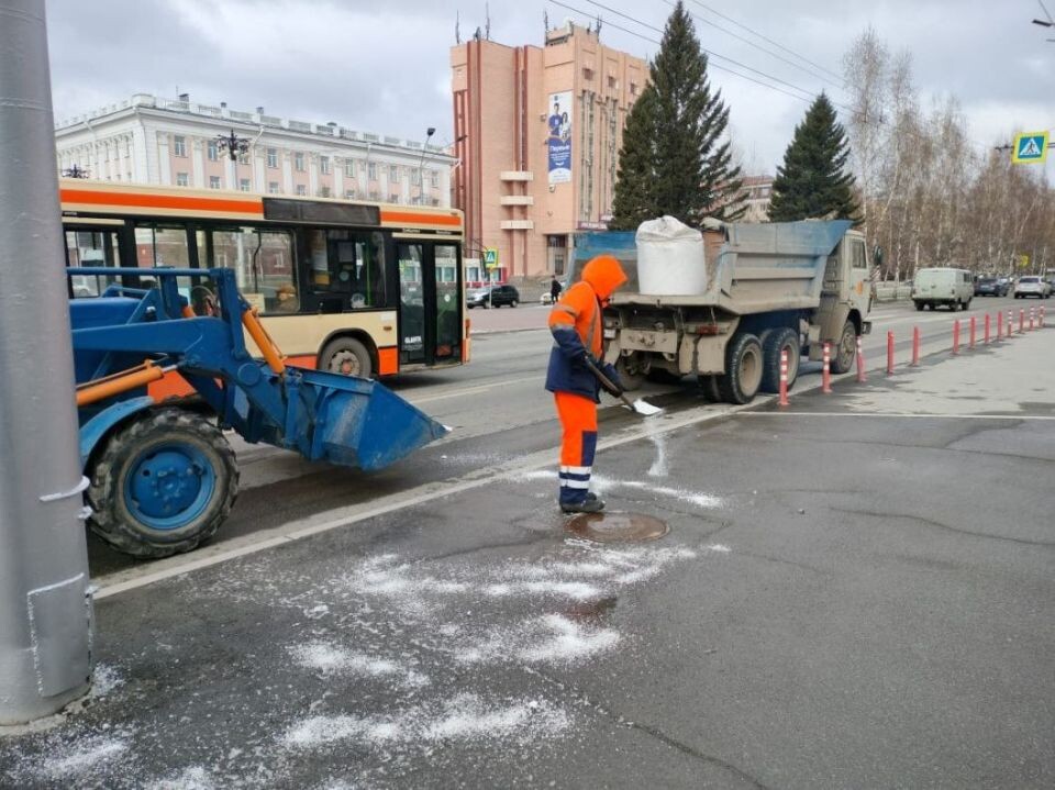    Устранение последствий непогоды в Барнауле. Источник: Официальный кана Барнаула