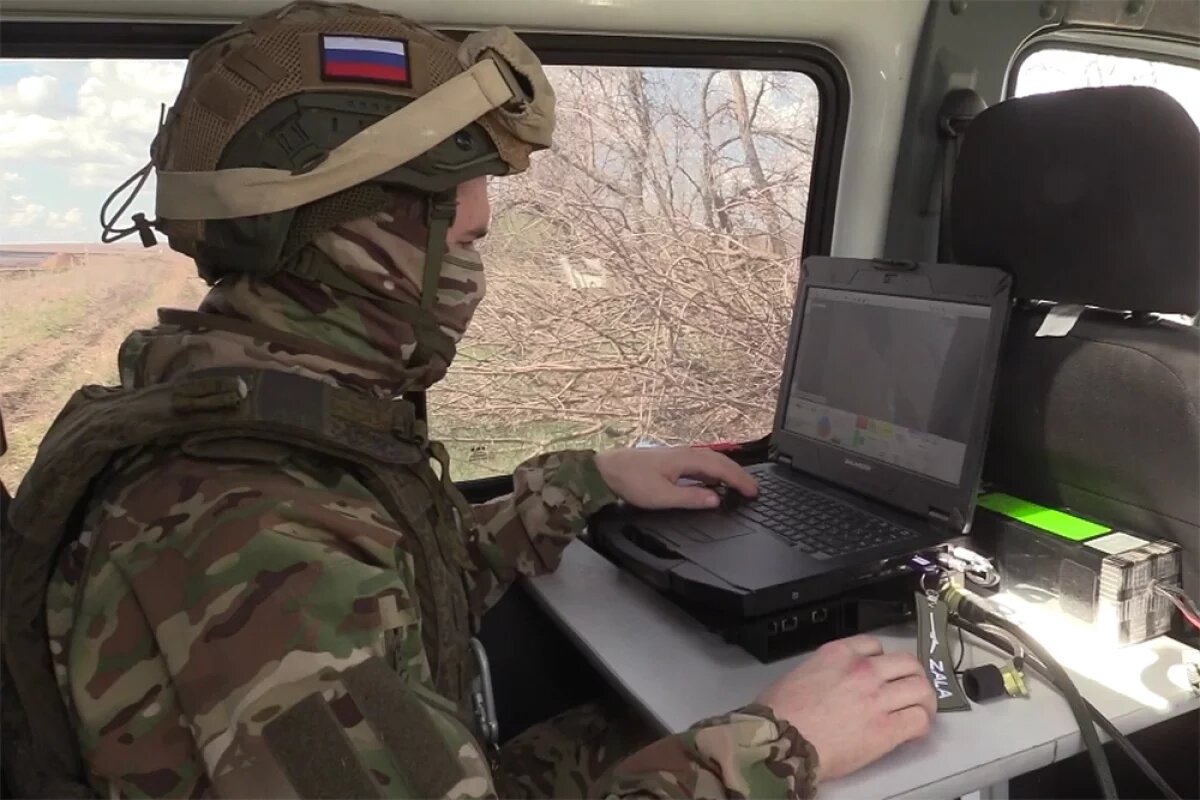    В РФ создали наземный беспилотник «Ямщик», способный защищаться от дронов