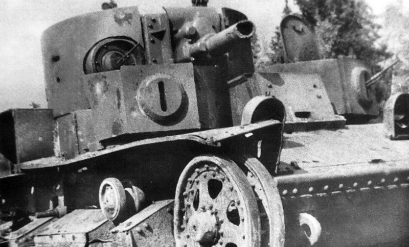 Экранированный танк Т-28 с пушкой Л-10 с северо-западного направления