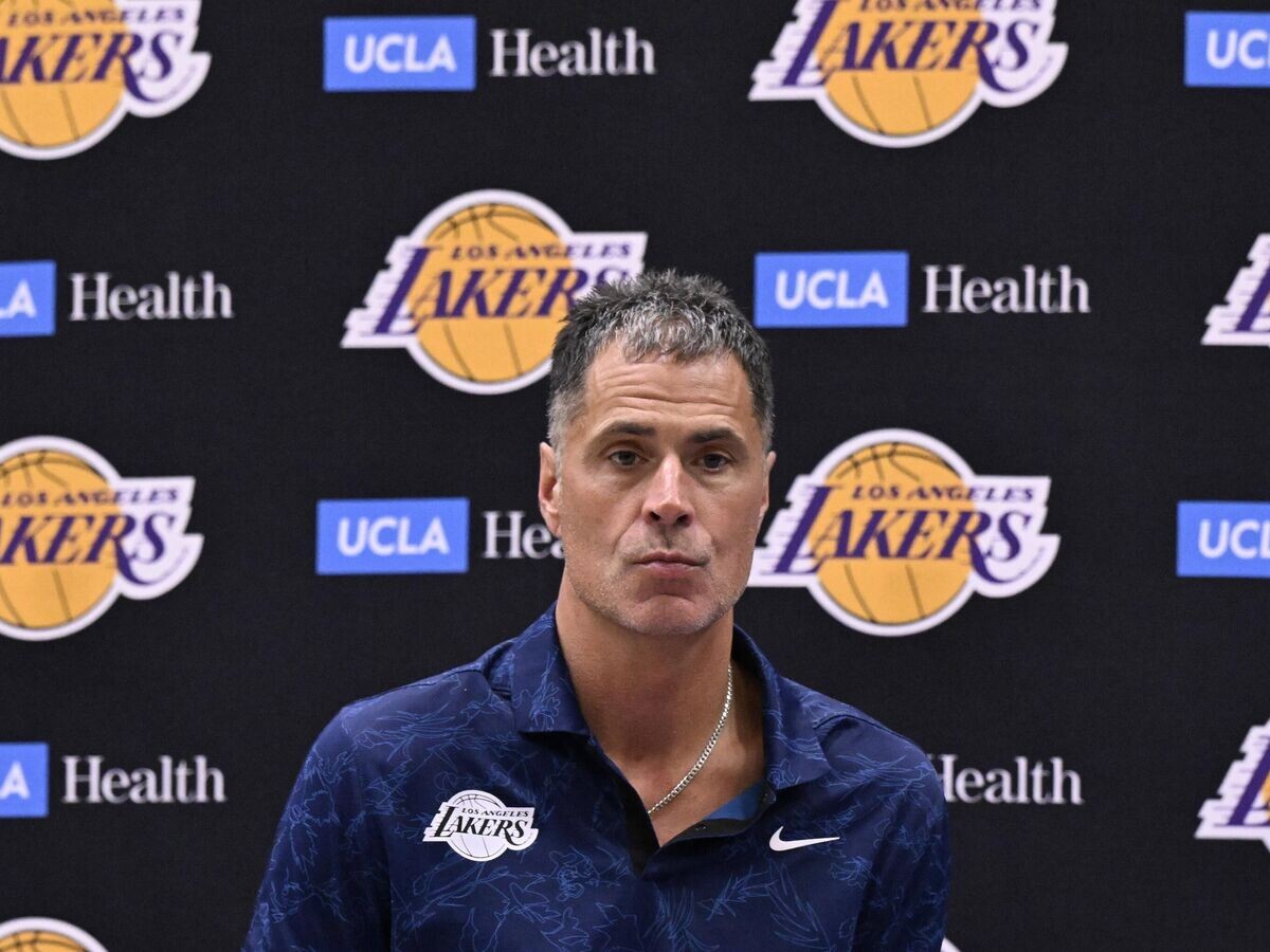    Генеральный менеджер "Лос-Анджелес Лейкерс" Роб Пелинка© Getty Images / MediaNews Group/Pasadena Star-News via Getty Images