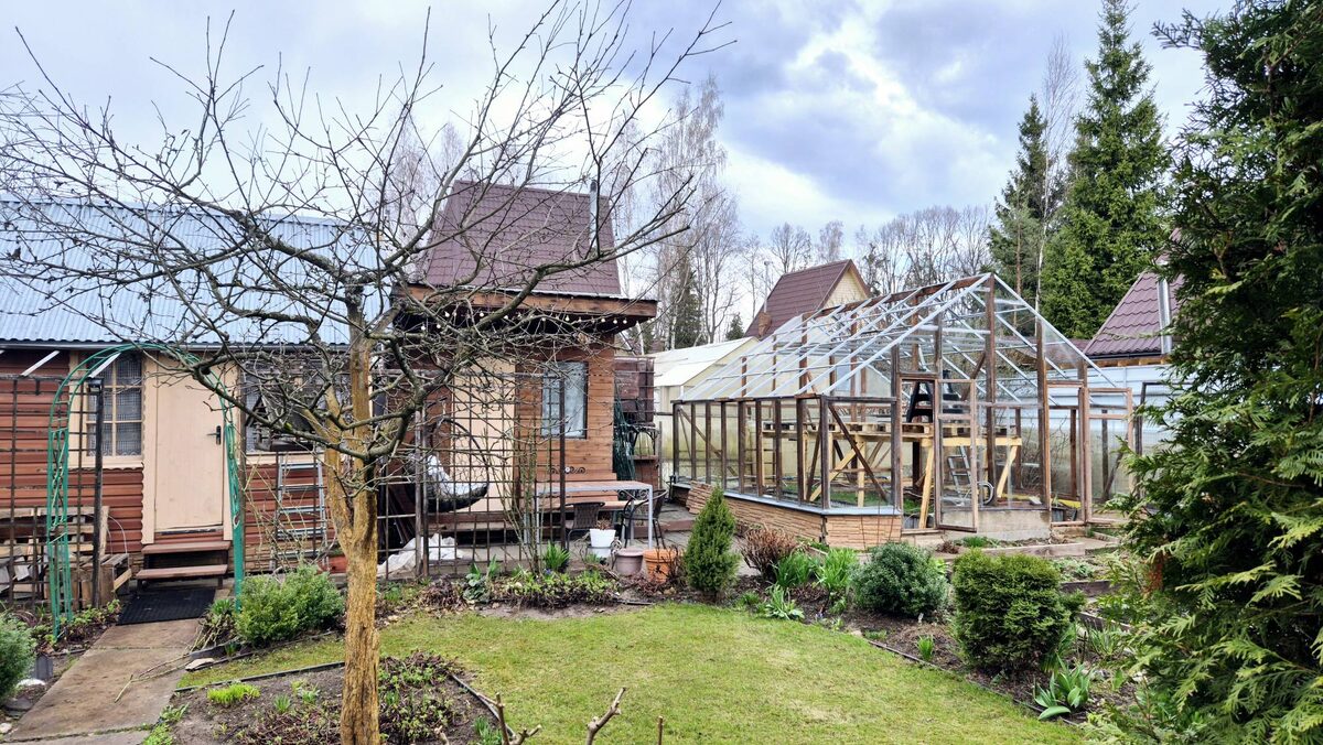 Ремонт теплицы продолжается. Наши постройки.