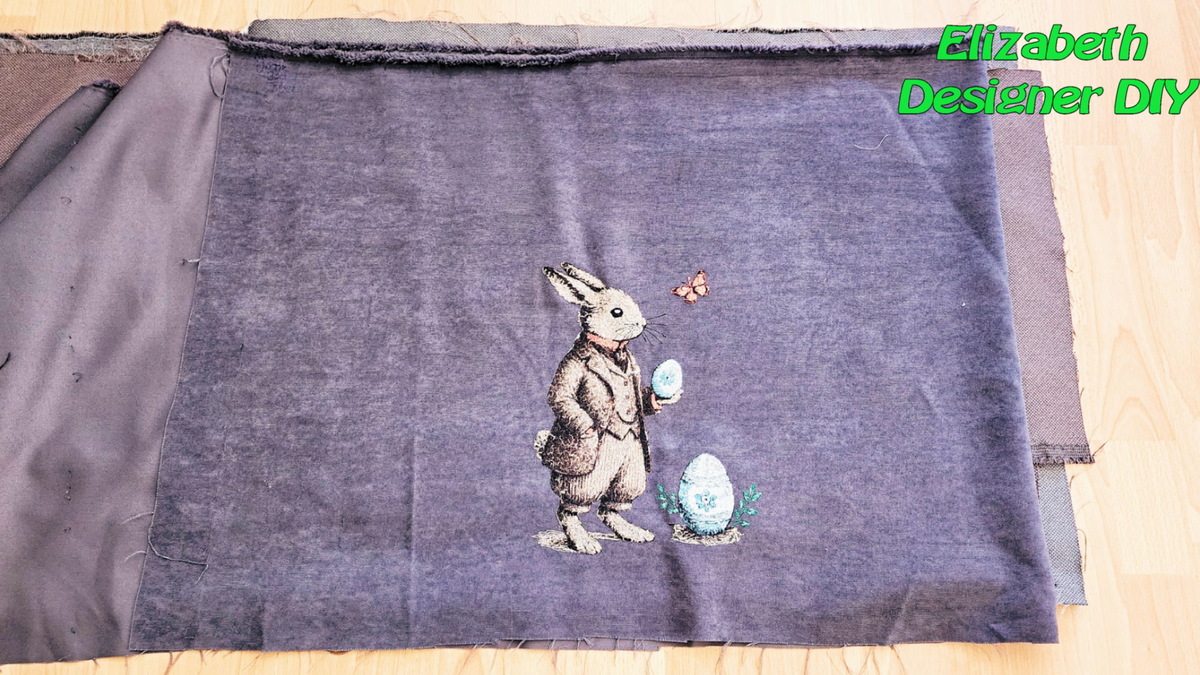 Этот кролик пошёл не по плану. В планах были ланчматы. Но я его вышила на ворсовой ткани. Так же есть запас материала. Взглянула один раз, второй... и поняла, что это отличная тематическая декоративная наволочка. Кстати, дизайн интересный. Он вроде и пасхальный, но и немного в тематике Алисы в стране чудес. 