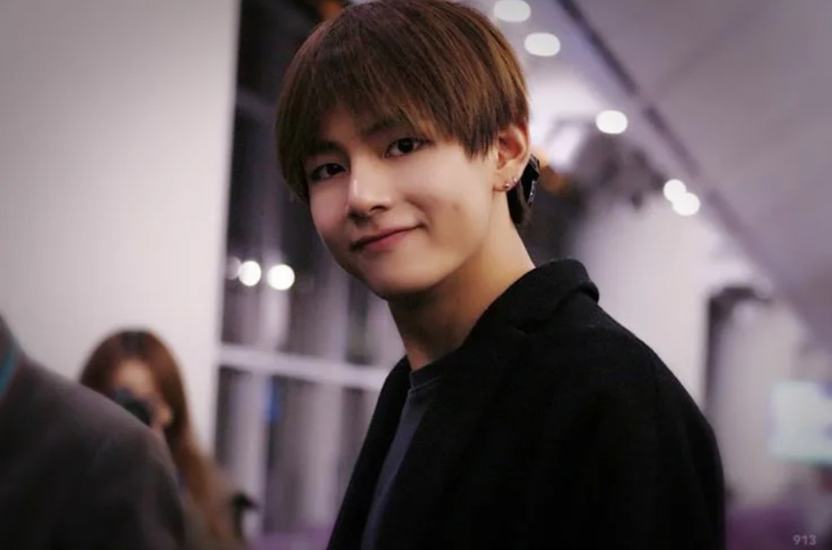 Щечки подчеркнуты яркими глазами. 